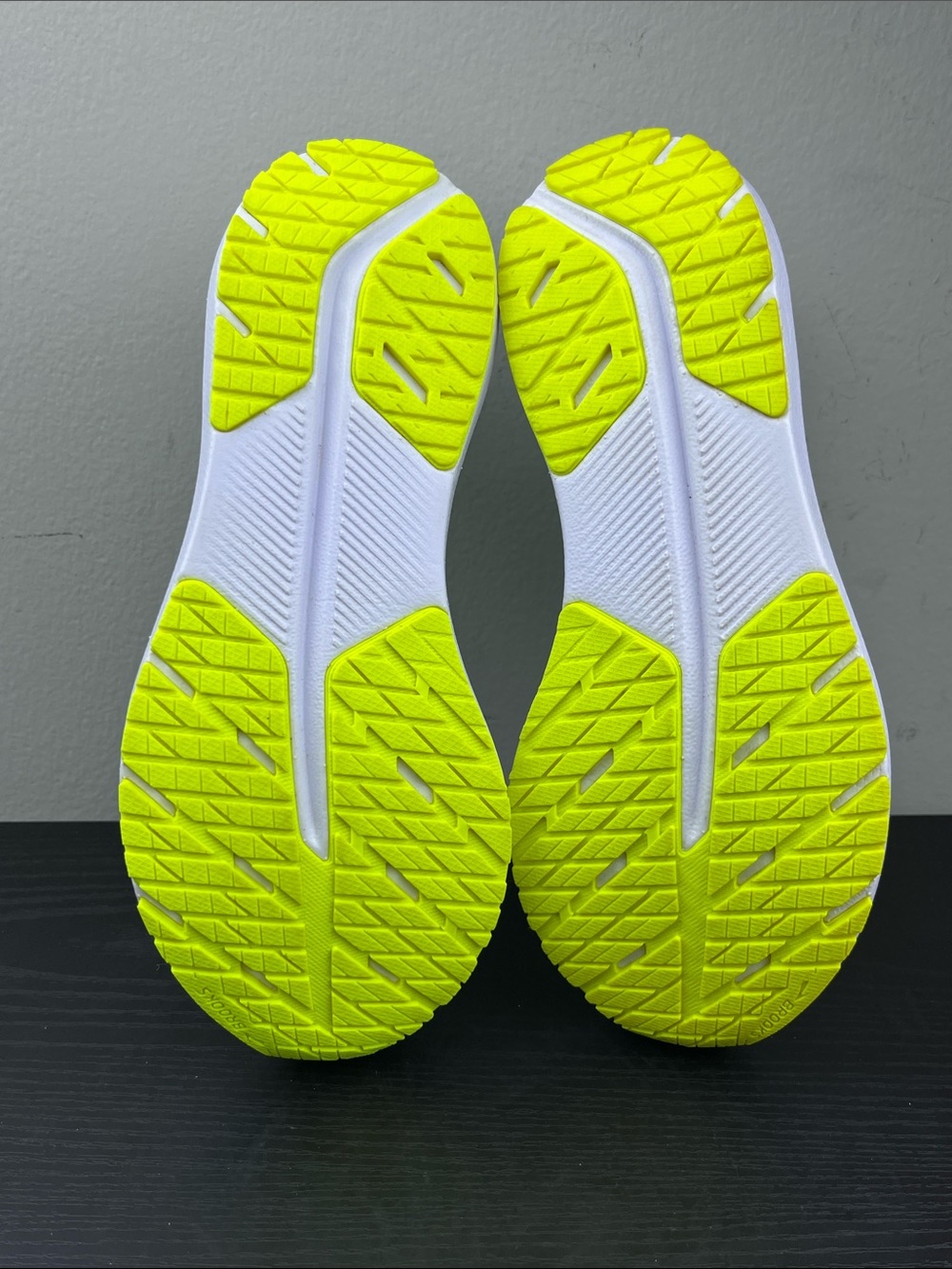 Brooks Hyperion Tempo Running Shoes Green Yellow Women's Size 6.5 - Picture 6 of 11